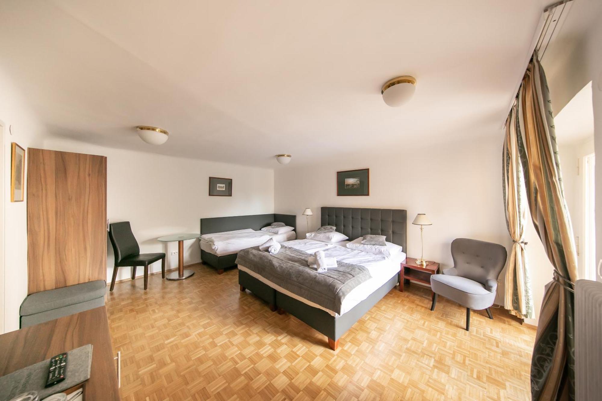 Hotel Bergwirt Schoenbrunn Wien Ngoại thất bức ảnh