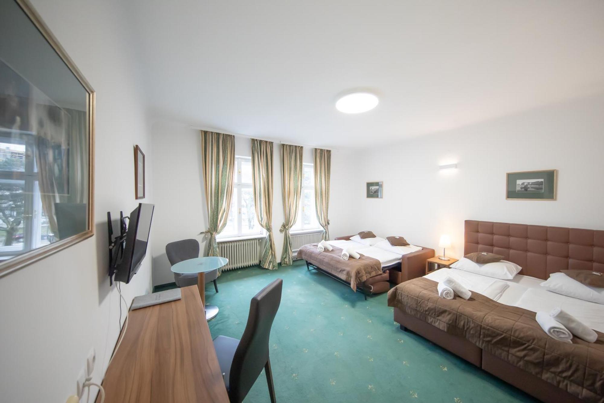 Hotel Bergwirt Schoenbrunn Wien Ngoại thất bức ảnh