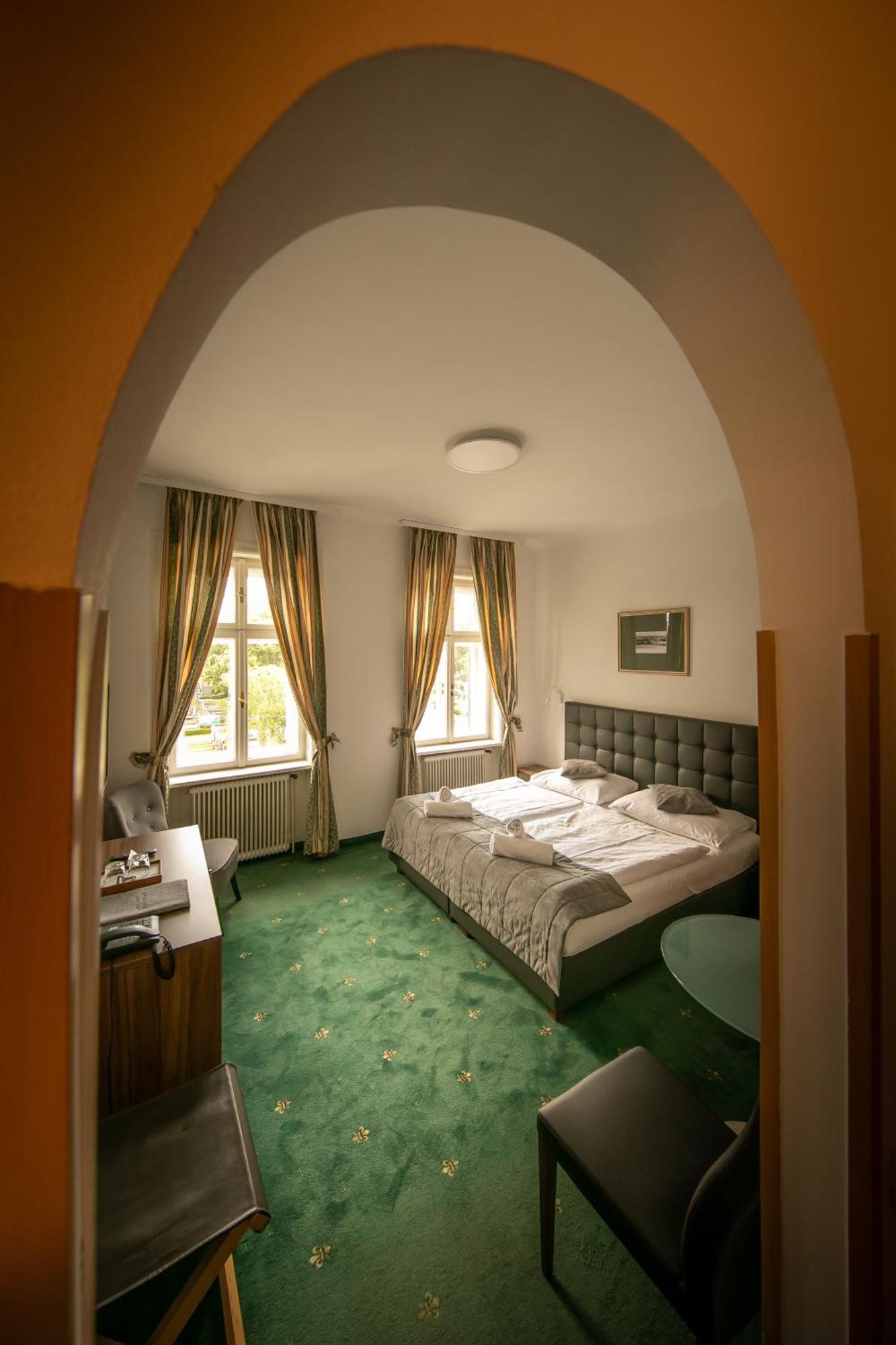 Hotel Bergwirt Schoenbrunn Wien Ngoại thất bức ảnh