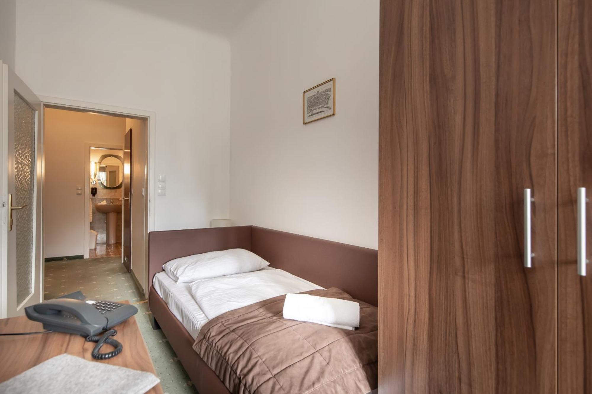 Hotel Bergwirt Schoenbrunn Wien Ngoại thất bức ảnh