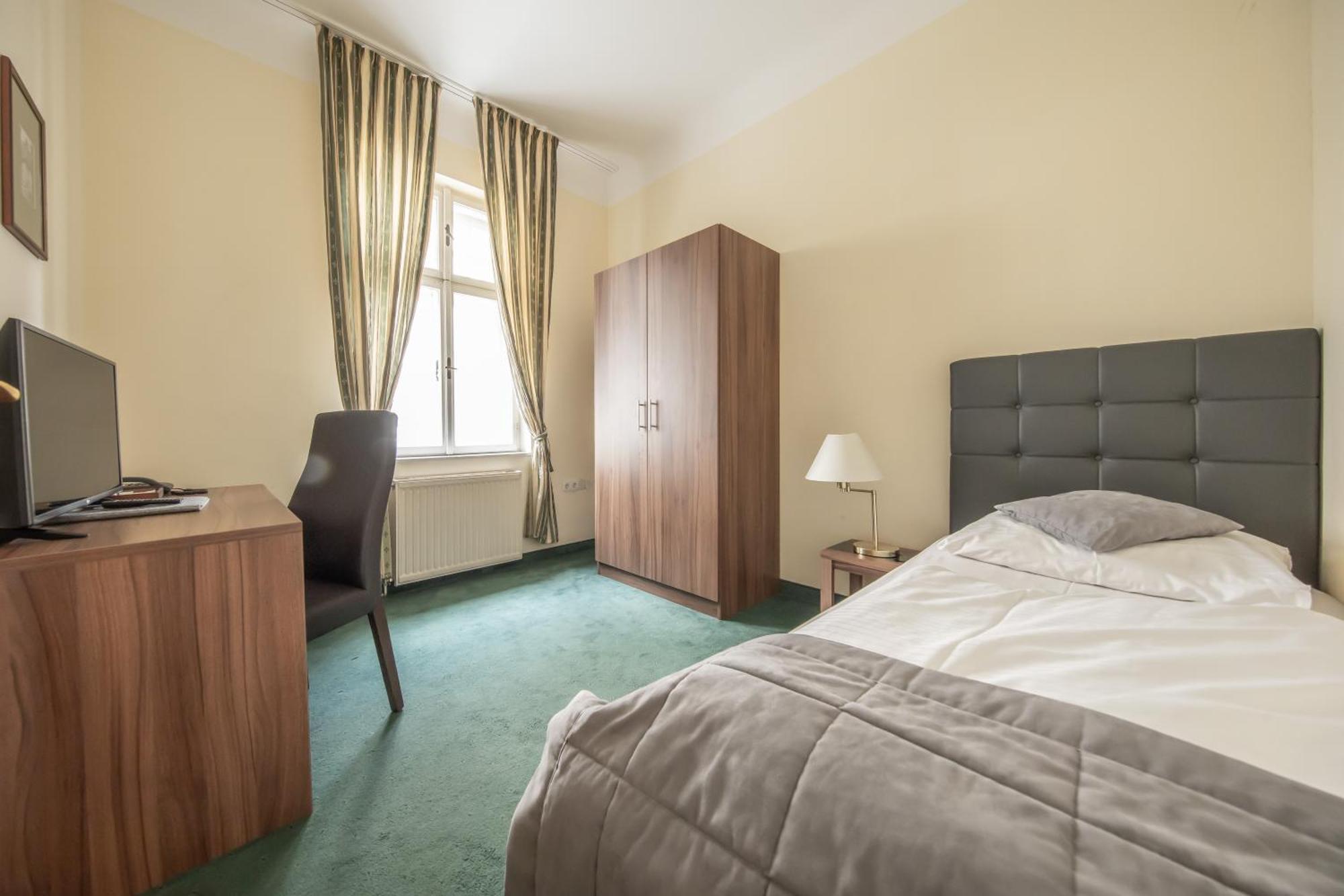 Hotel Bergwirt Schoenbrunn Wien Ngoại thất bức ảnh